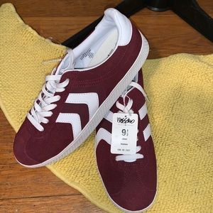 Mossimo suede maroon athletic shoes NWT 9.5 unisex skater